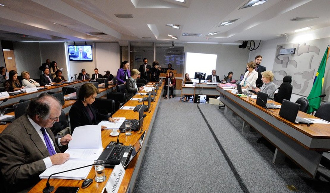 Comissão aprova aposentadoria especial para profissionais de enfermagem