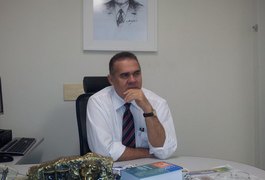 Juiz alagoano, apresentador da TV Mar, é intubado por complicações da covid-19