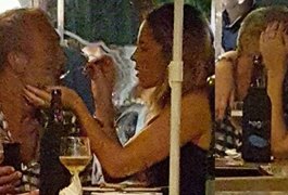 Paolla Oliveira e Papinha jantam em clima de romance na Barra da Tijuca