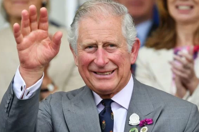 Rei Charles quebra protocolo e fala em rede nacional sobre câncer, afirmando possível redução do tratamento