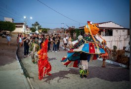Cortejo do Bulba leva Ccultura às ruas da Ilha do Ferro e abre jornada do Primavera Cultural por Alagoas