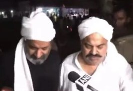 Ex-político e irmão são mortos ao vivo na TV na Índia