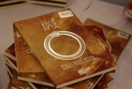 Autores alagoanos realizam sarau “Estante Coletiva” no Maceió Shopping