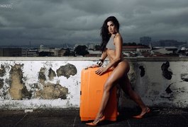 Juliana posa para o Paparazzo e revela: 'Fui para cama com sete homens até hoje'