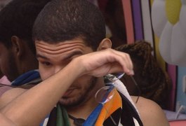 BBB22: Vyni se emociona ao lembrar de homofobia: “Ouvi que não era ninguém”