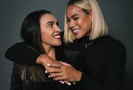 Jogadora alagoana Marta anuncia noivado com americana