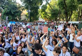 Alunos, pais e professores de institutos federais do RJ protestam contra corte de verbas