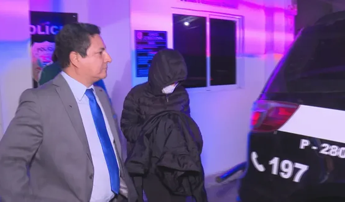 Médica arma flagrante e impostora que atendia se passando pela profissional é presa em SP