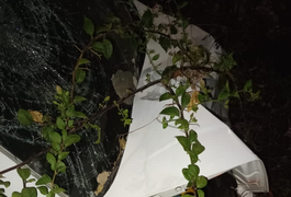 Batida entre carro e moto deixa três pessoas feridas na zona rural de Craíbas