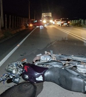 Colisão frontal entre motocicleta e veículo de passeio deixa homem gravemente ferido, em Girau do Ponciano
