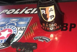 Homem de 40 anos é preso com arma de fogo no interior de veículo, em Arapiraca