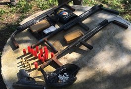 PM apreende 4 armas artesanais de grosso calibre e prende homem em Maceió