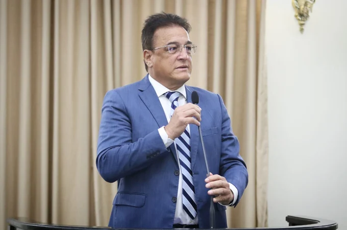 Galba Novaes reassume mandato de deputado estadual