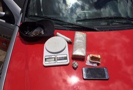 Polícia prende trio suspeito de tráfico de drogas no Manoel Teles, em Arapiraca