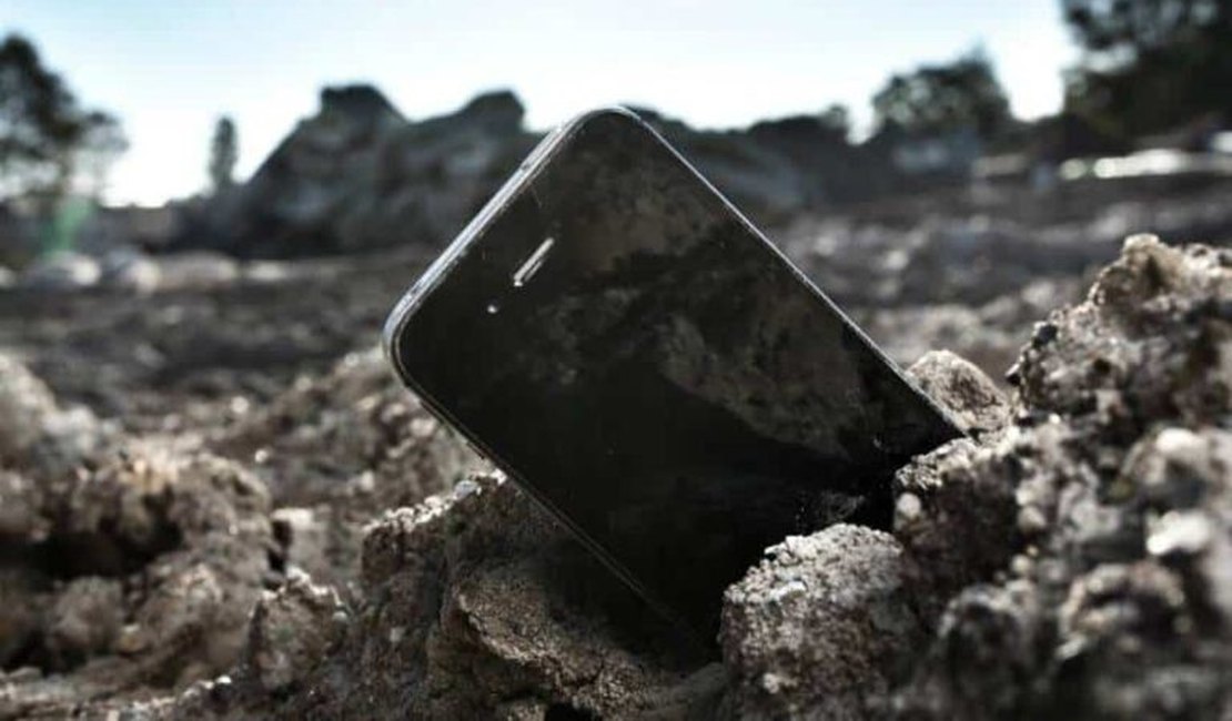 Celular que havia sido furtado é encontrado em terreno baldio no Olho d'Água dos Cazuzinhas