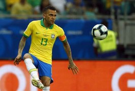 Daniel Alves anuncia saída do PSG: 'Fecho um ciclo de vitórias'