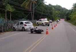 Motociclista morre após bater em carro da Secretaria Municipal de Saúde, na AL-101 Norte