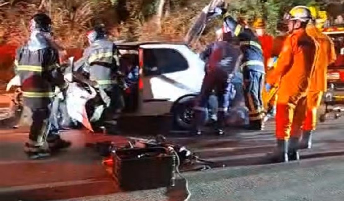 Colisão deixa três feridos, sendo um preso às ferragens, ﻿na BR-316 em Satuba