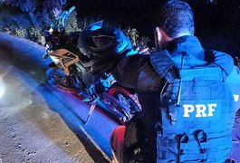 Motociclista é preso pela PRF por adulteração de veículo, em Alagoas