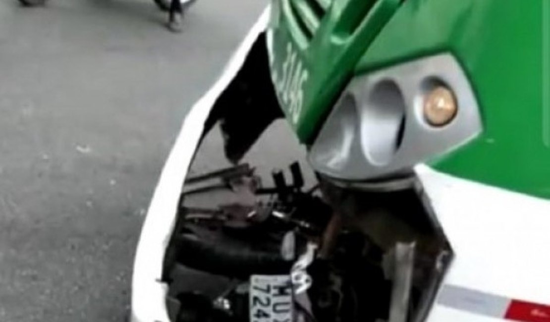 Vídeo. Homem morre preso às ferragens após colisão entre ônibus e moto em Maceió