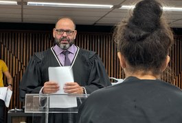 Mulher que tentou matar a mãe com açaí envenenado é condenada a 16 anos de prisão, em Alagoas