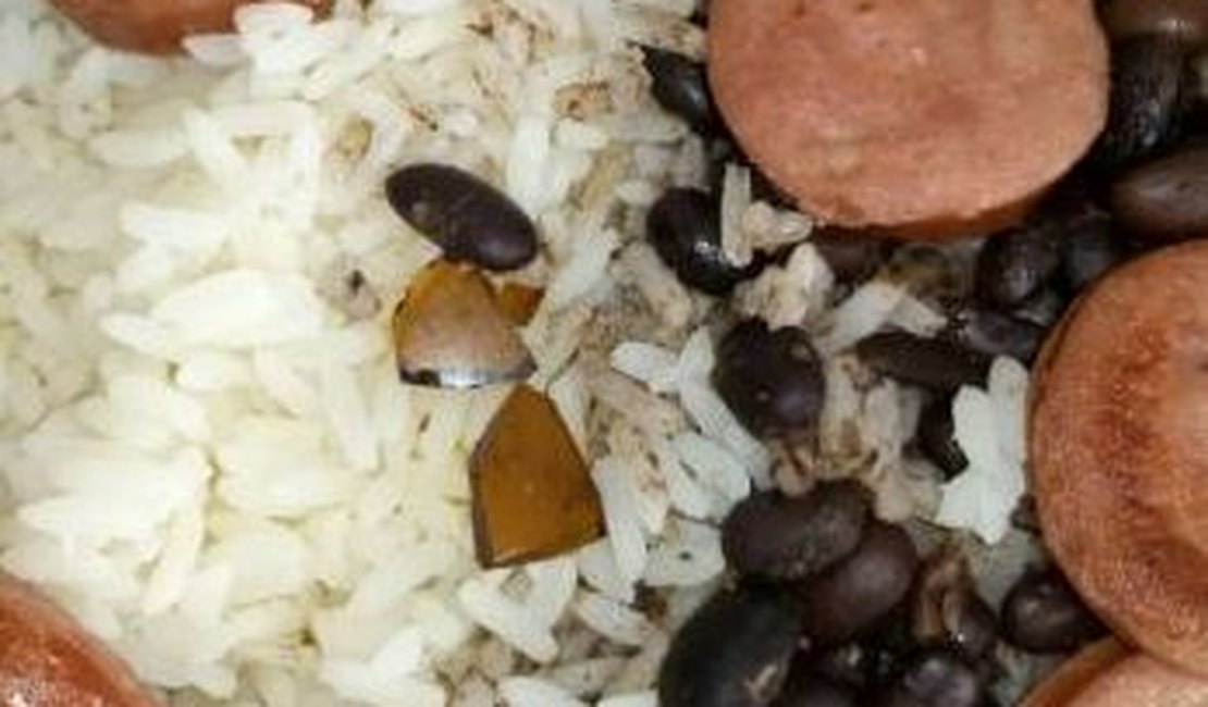 Agentes penitenciários acusam presos após encontrar vidro em comida