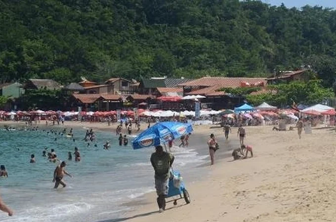 Banhista morre após ser atingido por lancha em praia do Rio de Janeiro
