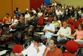 Comunidade acadêmica da Uneal cobra realização de concurso para professores efetivos