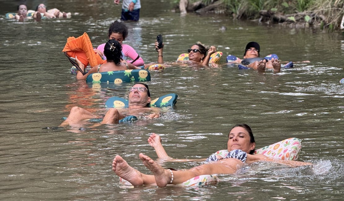 Flutuação no Rio Gelado: brincadeira de crianças ribeirinhas vira destino turístico disputado em Alagoas