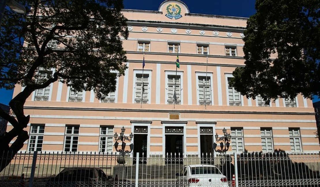Deputados alagoanos rejeitam parecer que reduziria recesso de 90 para 45 dias