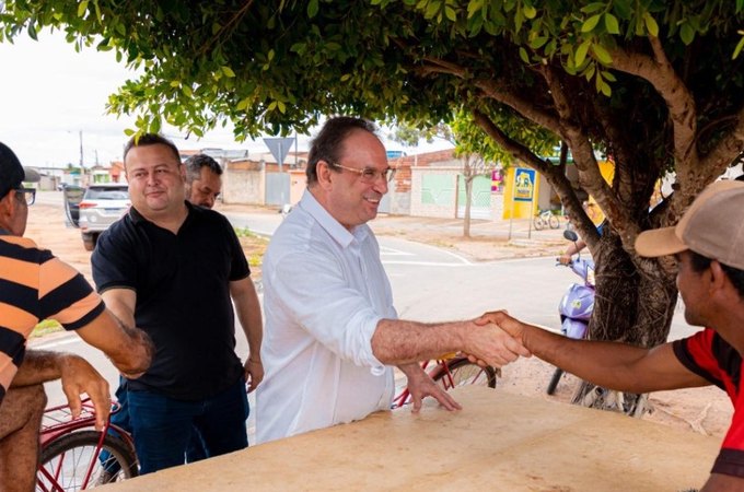 Vereador Léo Saturnino acompanha andamento de obras na comunidade Bananeiras, em Arapiraca