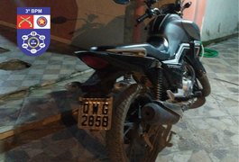 Guarnição da Rocam do 3º BPM recupera veículo com queixa de roubo, em Arapiraca