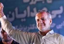 Reformista Pezeshkian vence eleições presidenciais no Irã