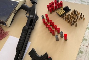 Polícia Militar apreende armas e munições durante cumprimento de mandado em condomínio de Arapiraca