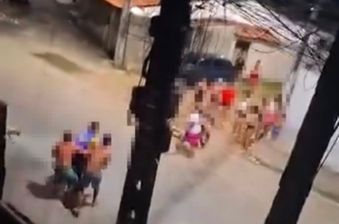Mulher agride outra no Campo da Cerâmica, em Maceió