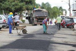 Prefeitura de Arapiraca começa revitalização asfáltica nas ruas da cidade