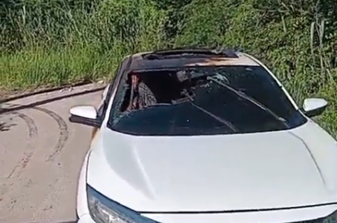 Carro roubado nas imediações do Sítio Breu é encontrado parcialmente carbonizado em estrada vicinal