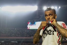 “Sou o maior jogador da história do futebol e já debatem se eu sirvo ou não”, diz Dani Alves
