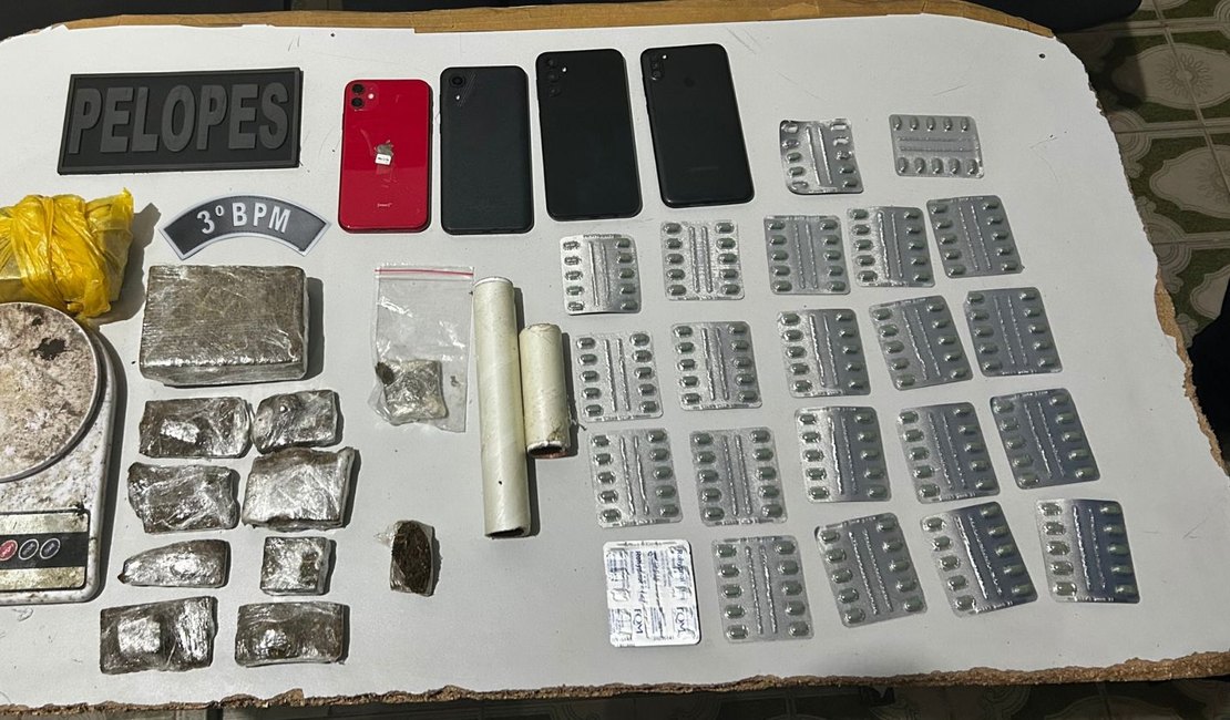 Ação policial no bairro Canafístula resulta em apreensão de drogas em residência e prisão de homem com histórico criminal