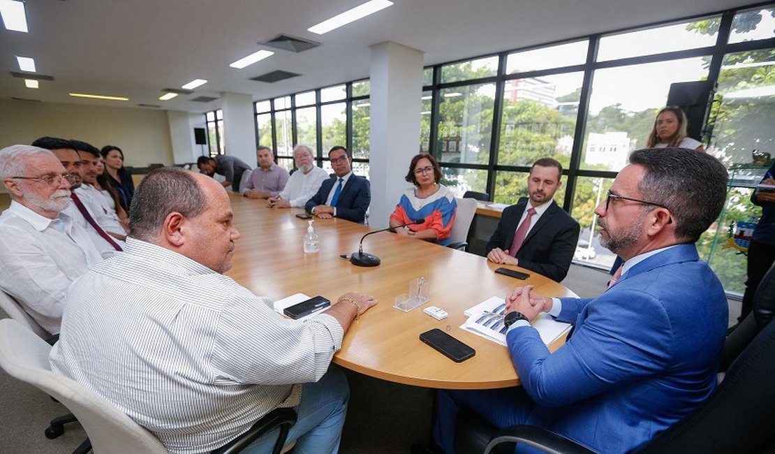 Paulo Dantas efetivou o pagamento de repasses ao Hospital Regional e ao Chama nesta sexta-feira (10)