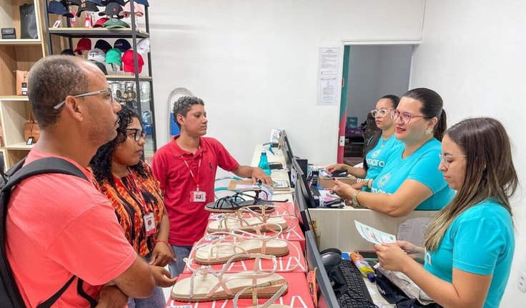 Semarh Penedo e Associação Recicla orientam comércio para reduzir descarte de lixo reciclável