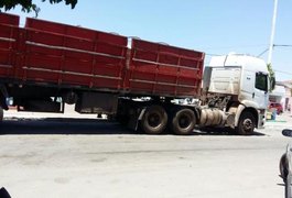 PM recupera caminhão roubado na BR-423 em Delmiro Gouveia