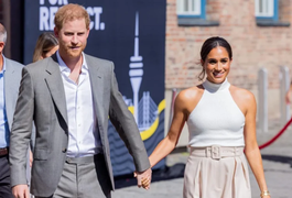 Harry e Meghan são perseguidos por paparazzi e escapam de acidente