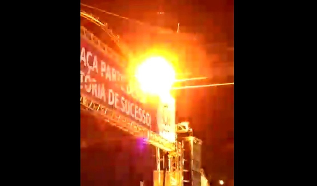 Vídeo. Homem morre após escalar palco de show e sofrer descarga elétrica em Natuba-PB