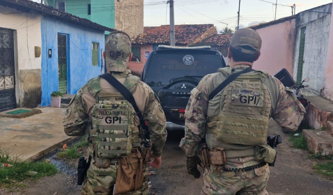 PF deflagra operação para reprimir tráfico de drogas e crime organizado em bairro de Maceió