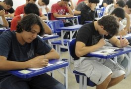 Universidades reservaram em 2013 mais vagas para cotas que o previsto em lei, aponta estudo