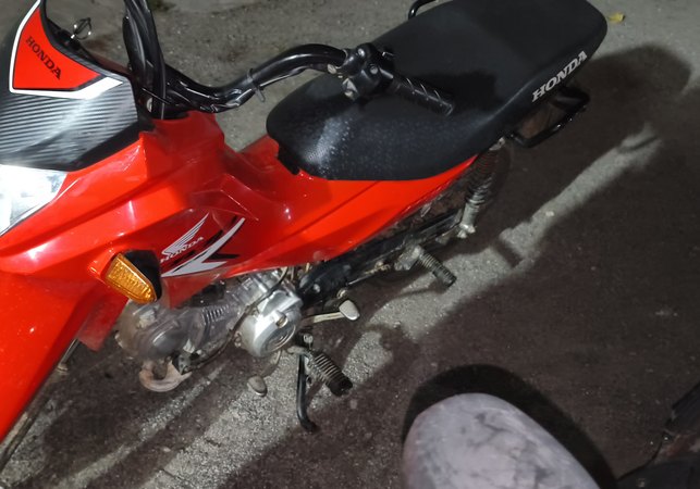 Dupla é presa com moto roubada após perseguição no Residencial Agreste, em Arapiraca
