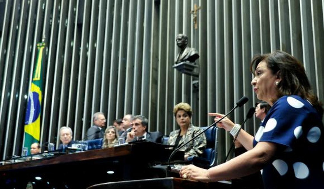 Três ex-ministros elogiam Dilma; quatro abrem mão de questioná-la