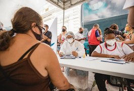 Ônibus da vacina de Maceió suspende serviço nesta quarta (21) para manutenção geral
