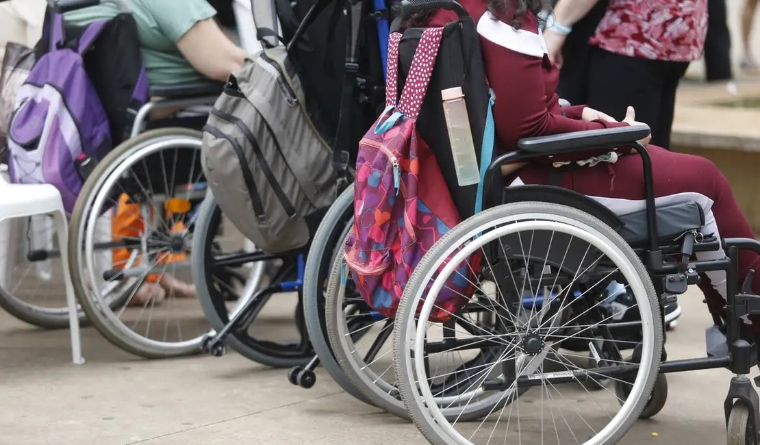 Analfabetismo entre jovens e adultos com deficiência é 12 vezes maior